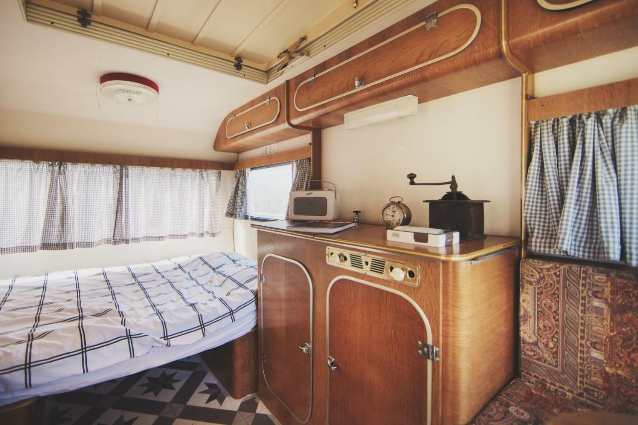 Voyage Spatio-Temporel Poussanges ภายนอก รูปภาพ