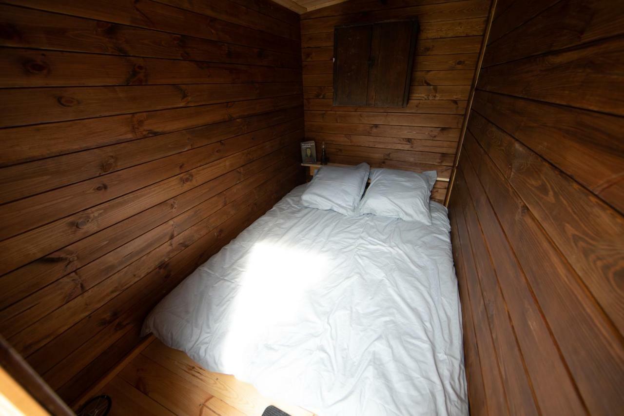 Voyage Spatio-Temporel Poussanges ภายนอก รูปภาพ